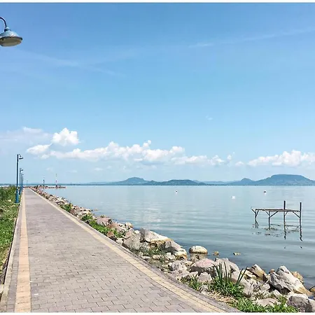 Ferienhaus Stunning In W/ 3 Bedrooms Balatonmáriafürdő